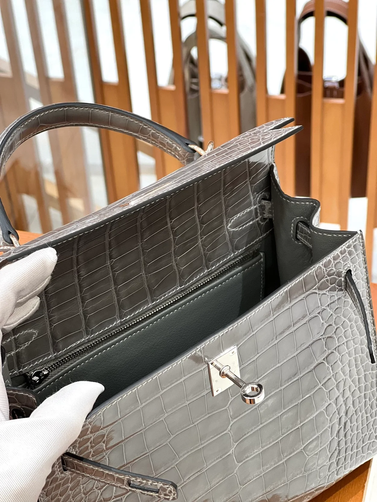 에르메스 켈리 25 셀리에 엘리게이터 크리스탈 그레이 팔라듐 하드웨어 (100% HAND MADE)