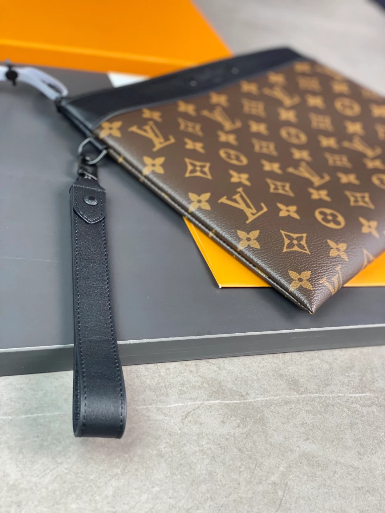 루이비통 포쉐트 To-Go 캔버스 M82079