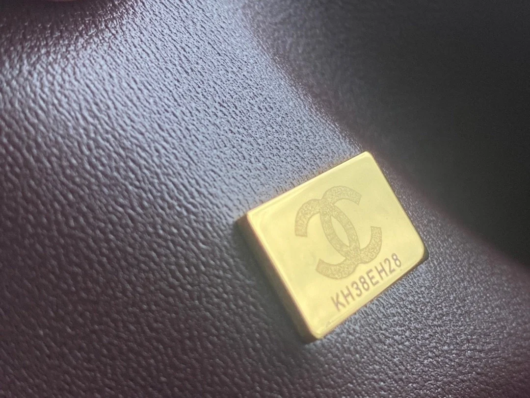 샤넬 클래식 미디엄 블랙 금장 캐비어