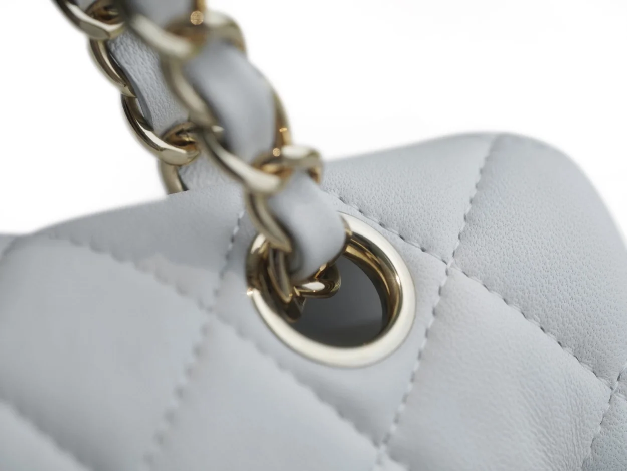샤넬 클래식 스몰 화이트 금장 램스킨