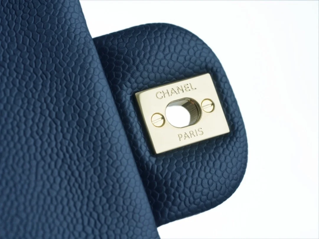 샤넬 클래식 미디엄 다크 블루 금장 캐비어