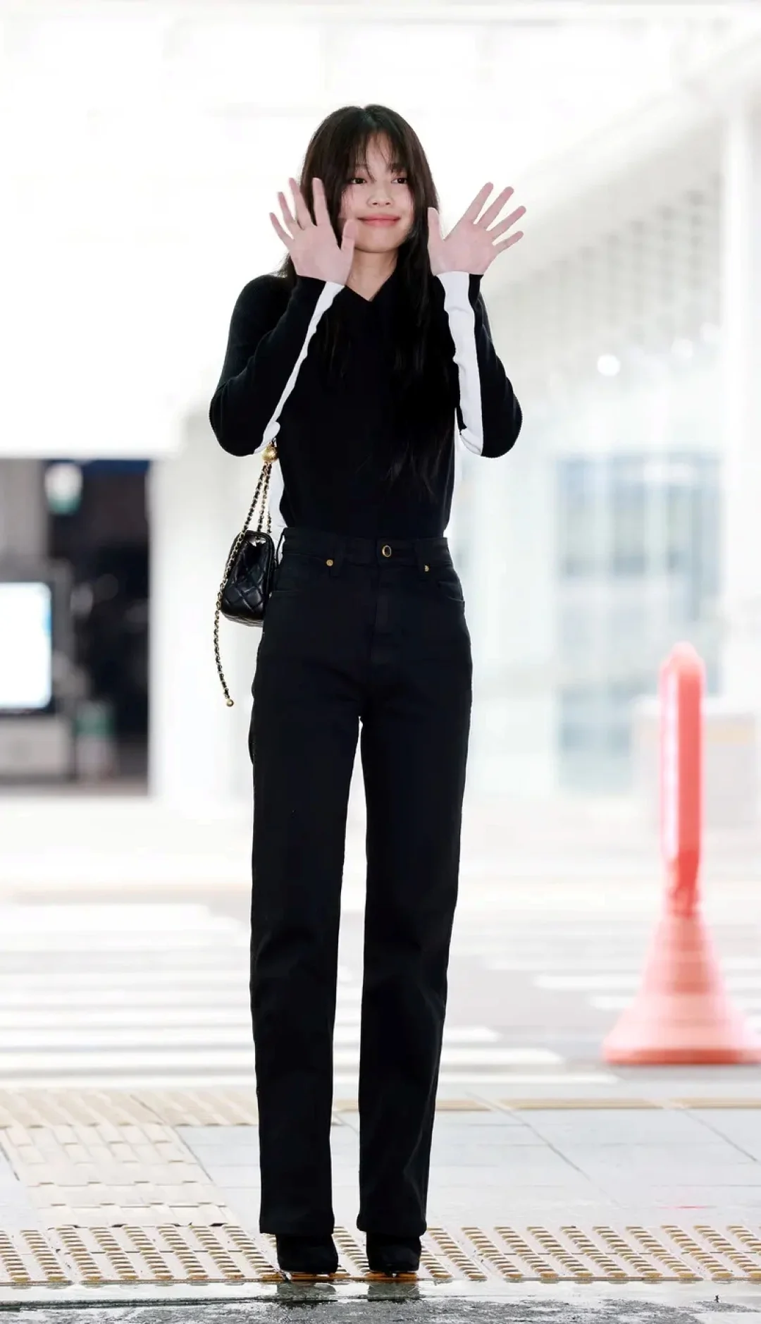 샤넬 클래식 골드볼 플랩백 미니 블랙