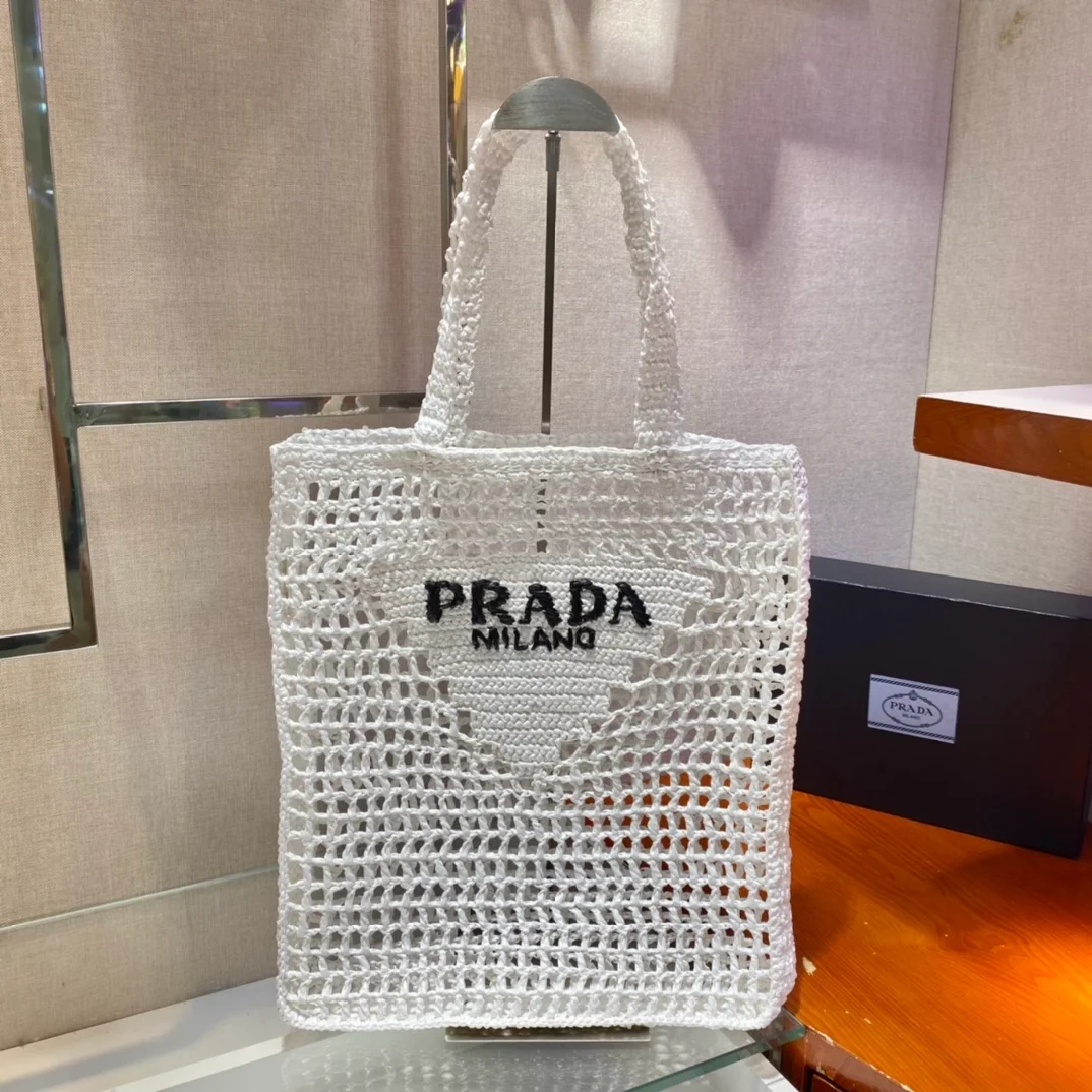 프라다 크로셰 토트백 화이트