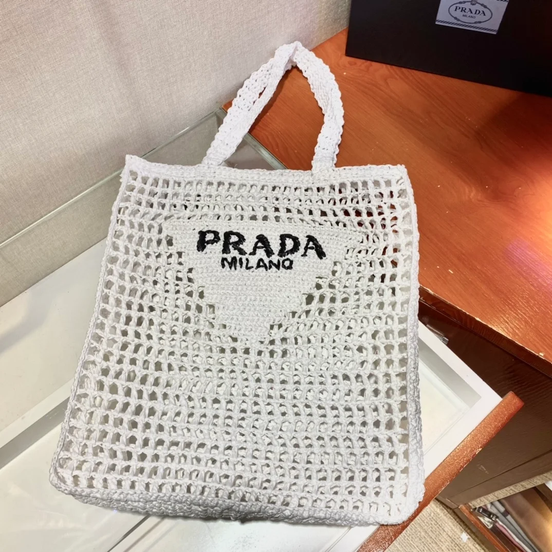 프라다 크로셰 토트백 화이트