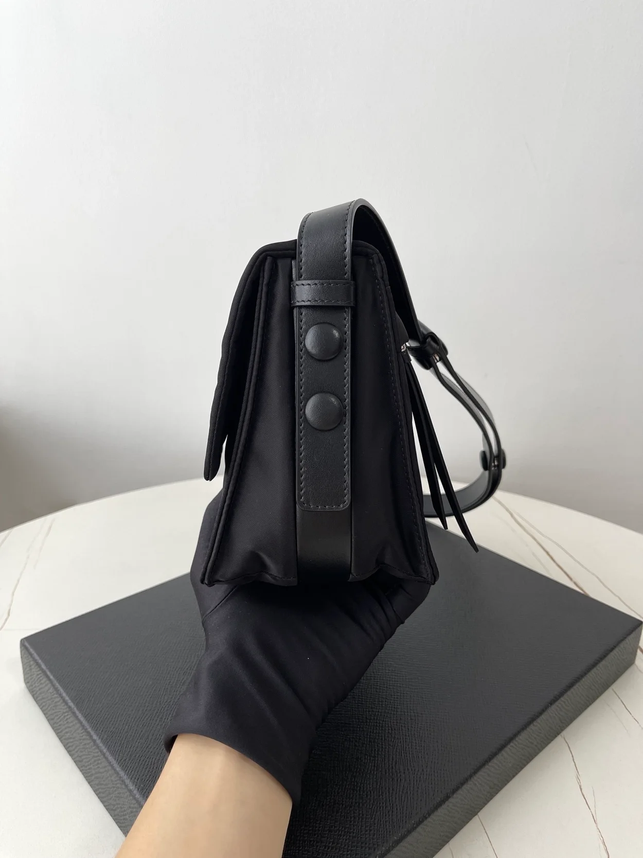 프라다 스몰 패딩 리나일론 숄더백 블랙
