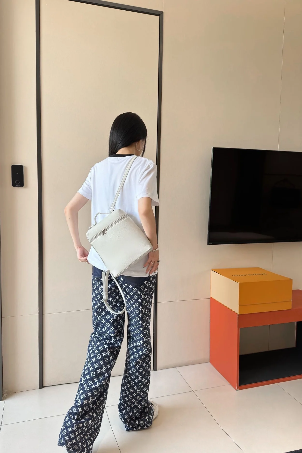 루이비통 모노그램 포켓 화이트 티셔츠 1AC1R5