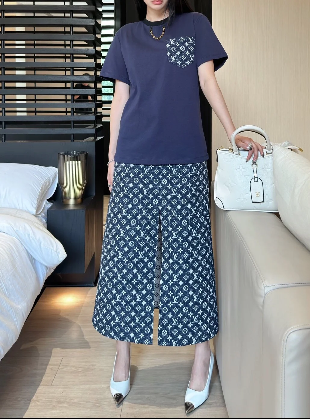 루이비통 모노그램 포켓 네이비 티셔츠 1AC1QY