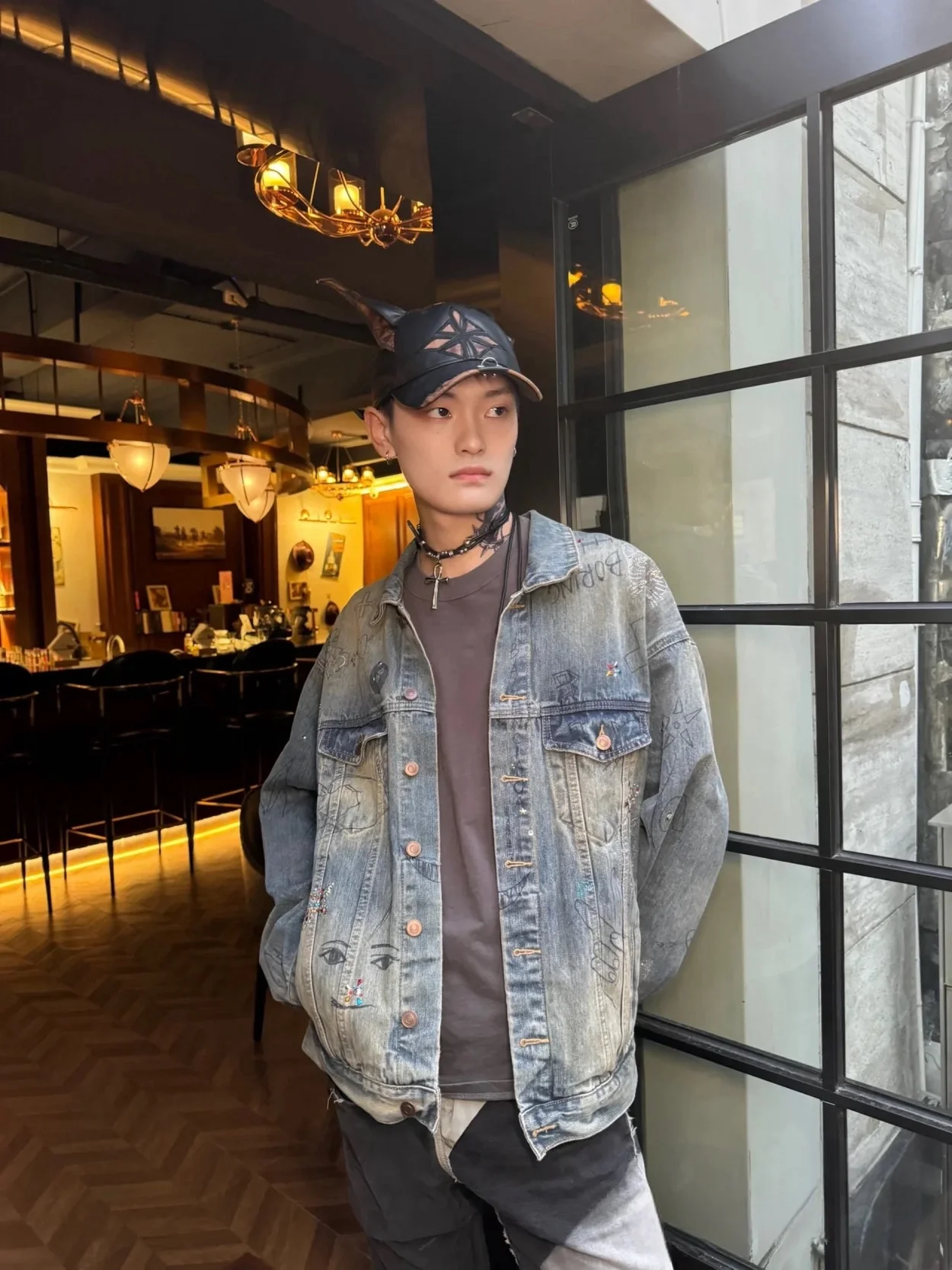 발렌시아가 엠벨리시드 데님 재킷