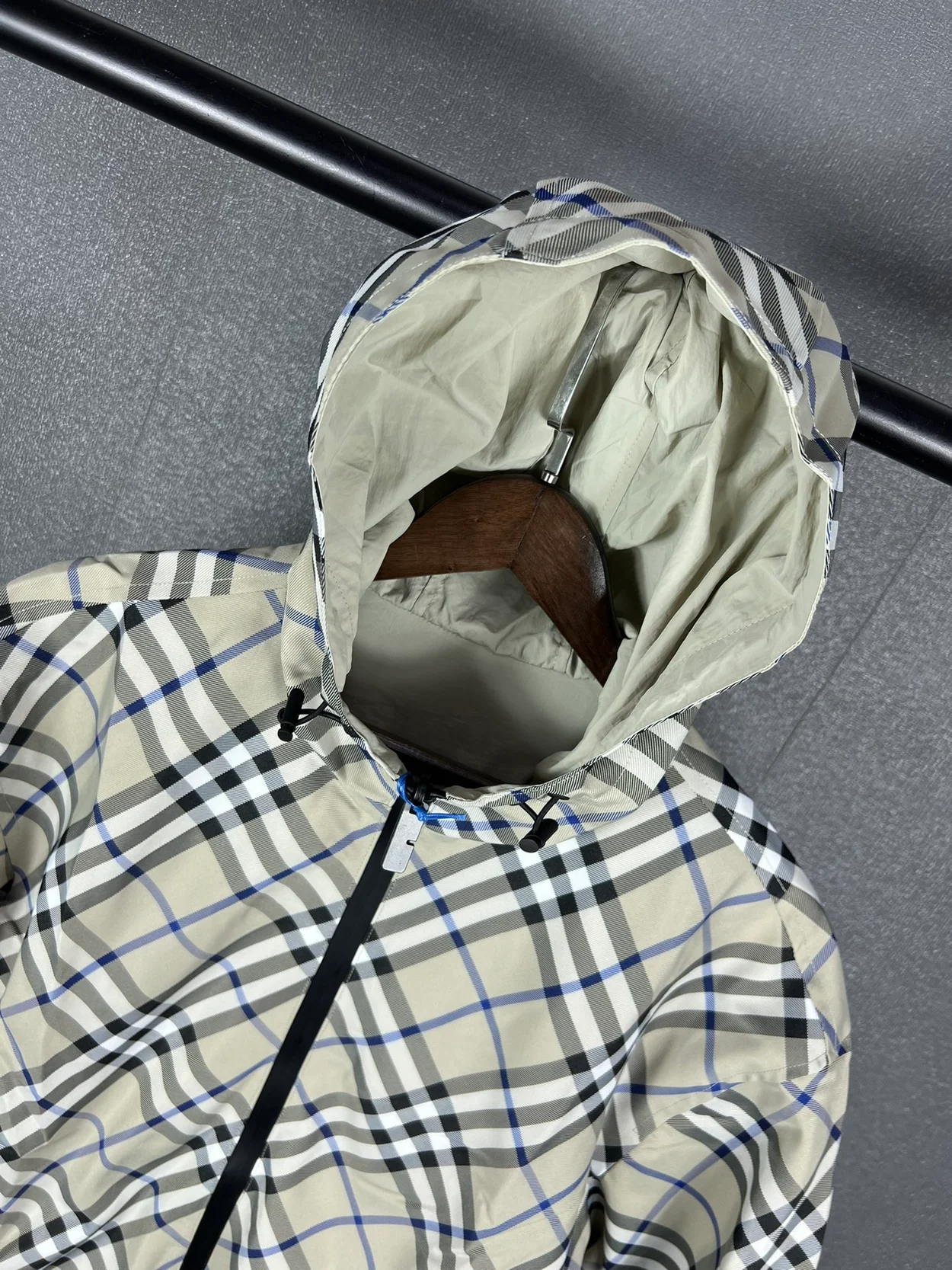 버버리 크롭 리버시블 체크 재킷