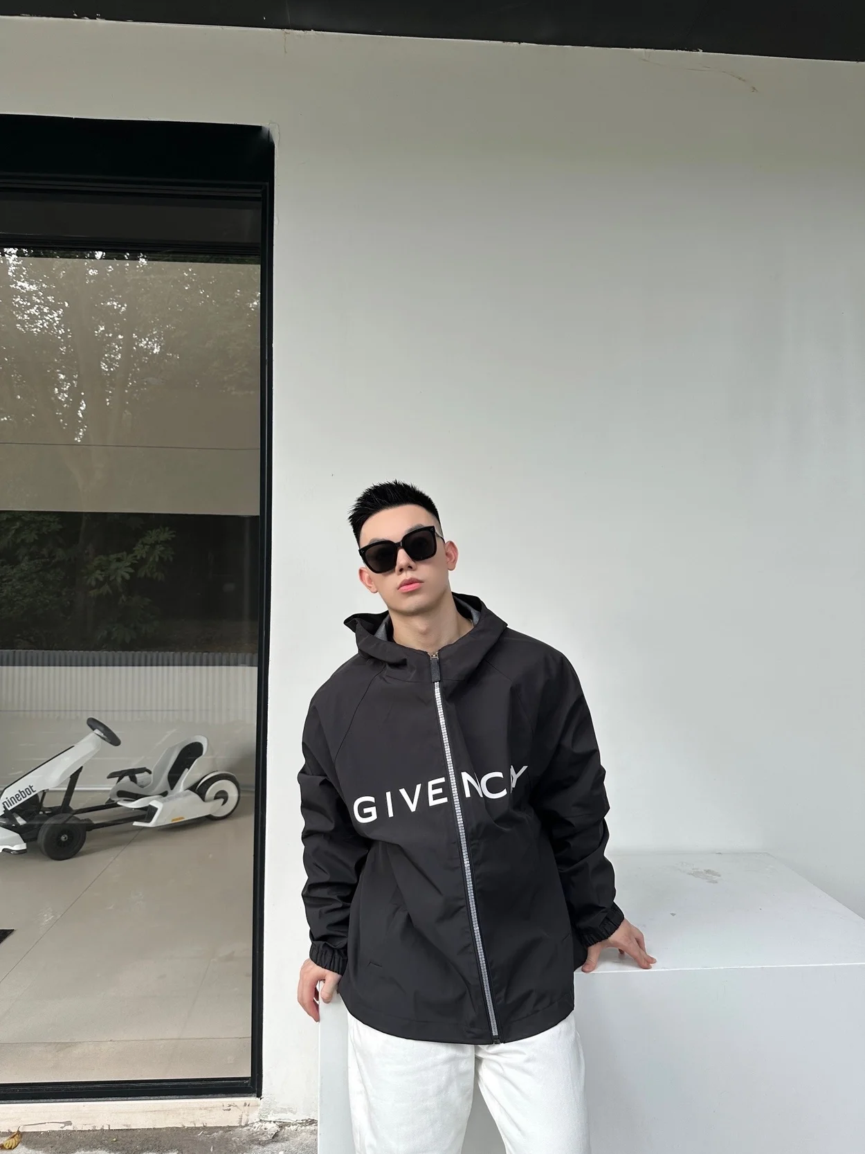 지방시 테크니컬 윈드브레이커