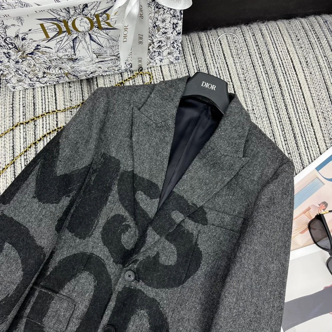 디올 블랙 Miss Dior Graffiti 모티브 울 블레이저
