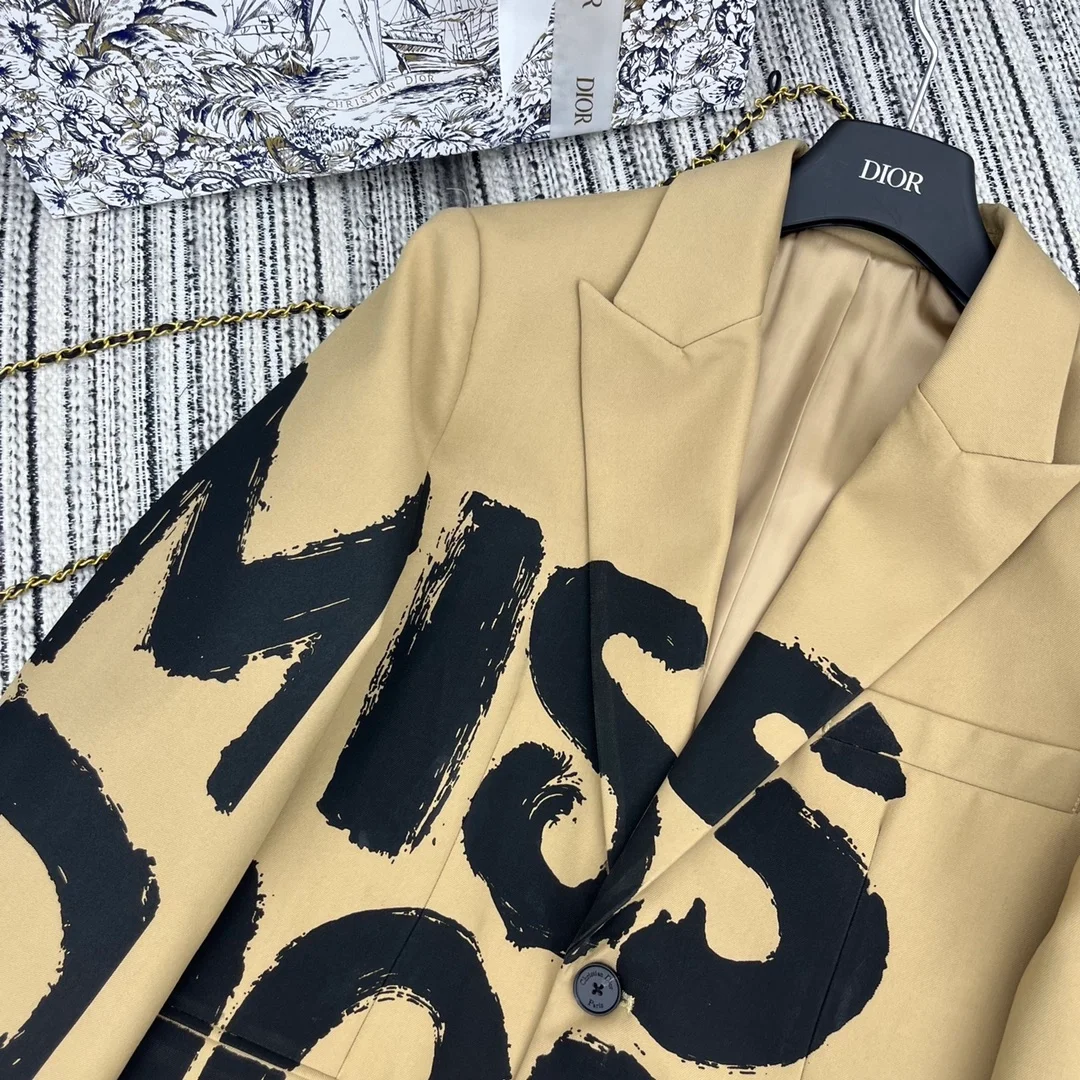 디올 블랙 Miss Dior Graffiti 모티브 블레이저