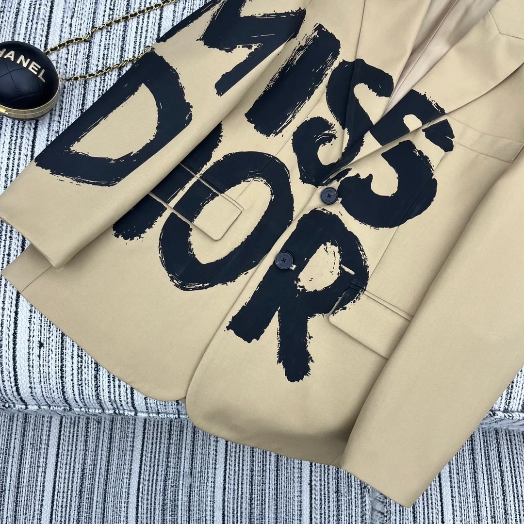 디올 블랙 Miss Dior Graffiti 모티브 블레이저