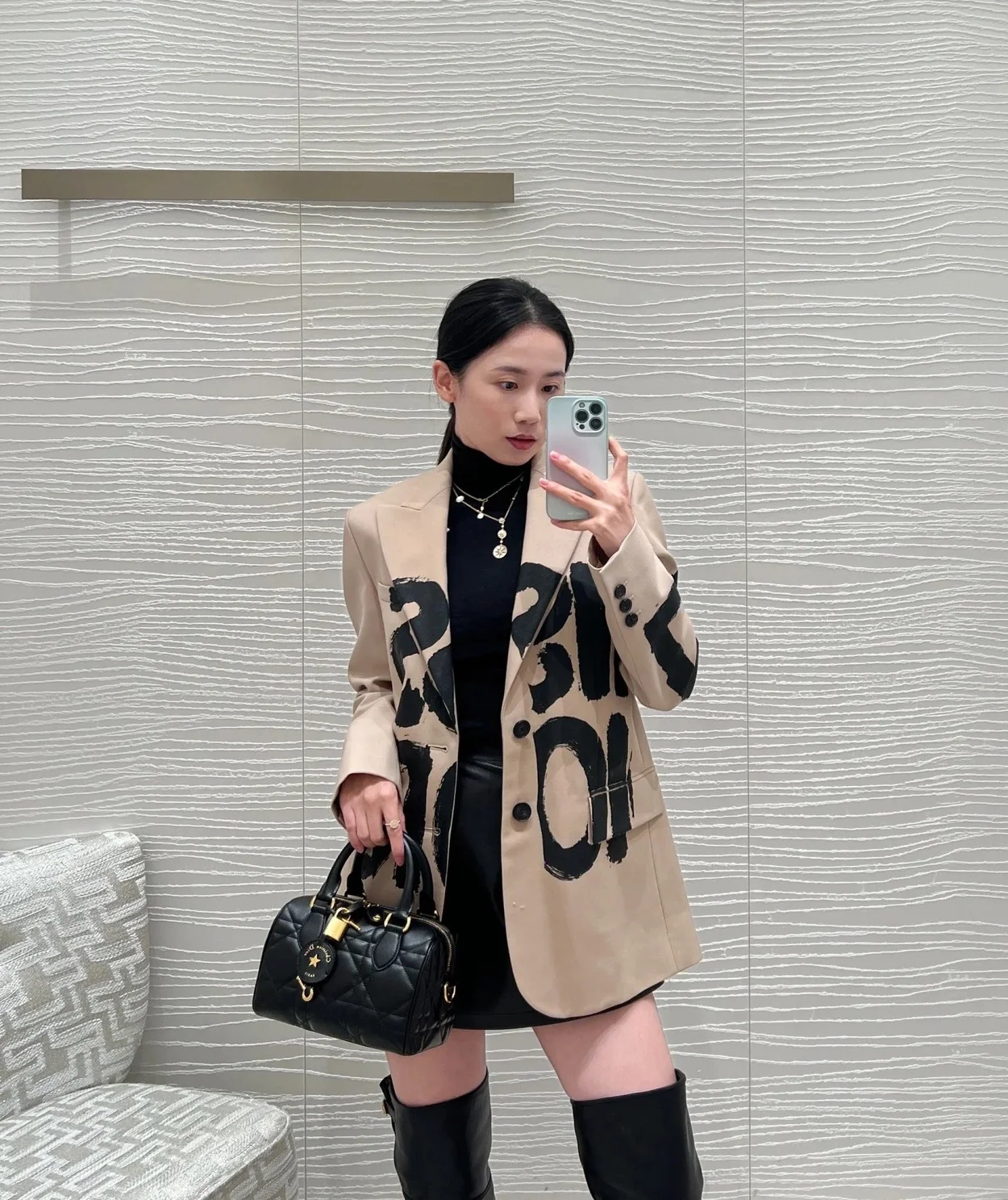 디올 블랙 Miss Dior Graffiti 모티브 블레이저