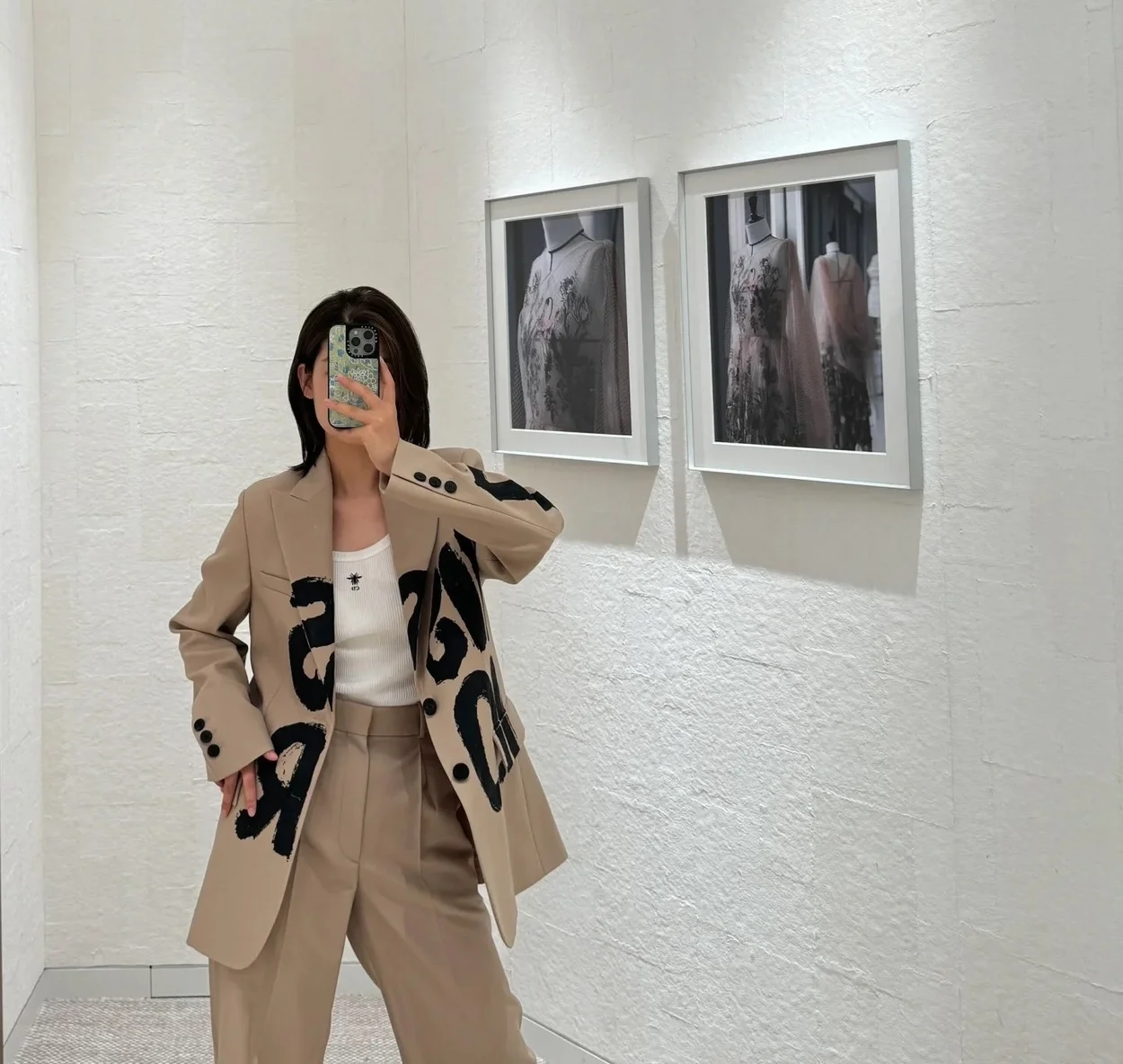 디올 블랙 Miss Dior Graffiti 모티브 블레이저