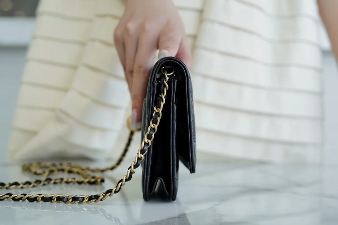 샤넬 WOC 골드볼 블랙 금장 램스킨