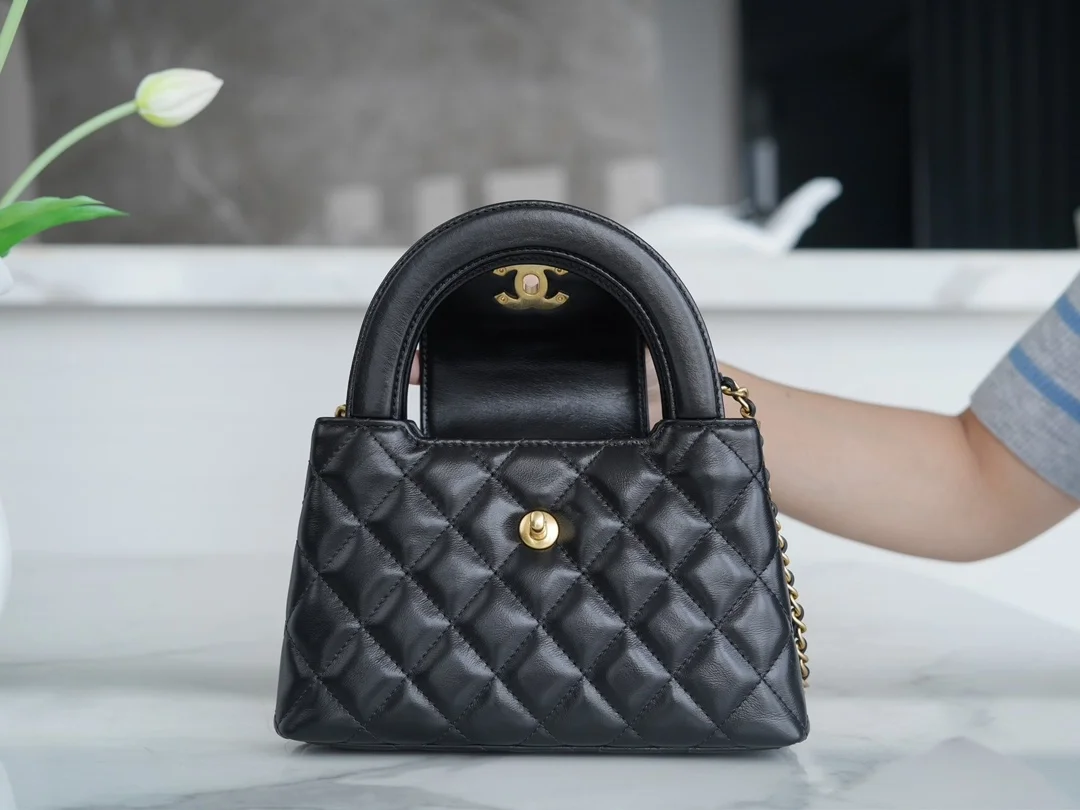 샤넬 23FW 켈리백 미니 블랙 금장 AS4416