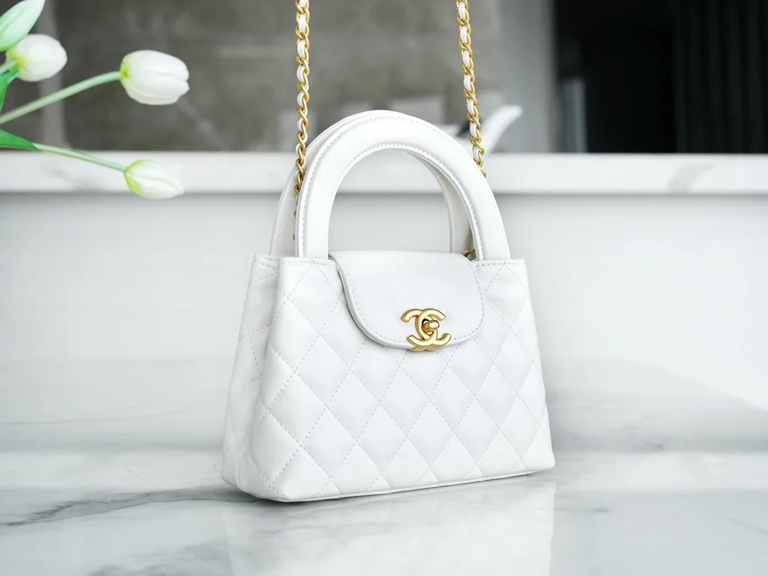 샤넬 23FW 켈리백 미니 화이트 금장 AS4416