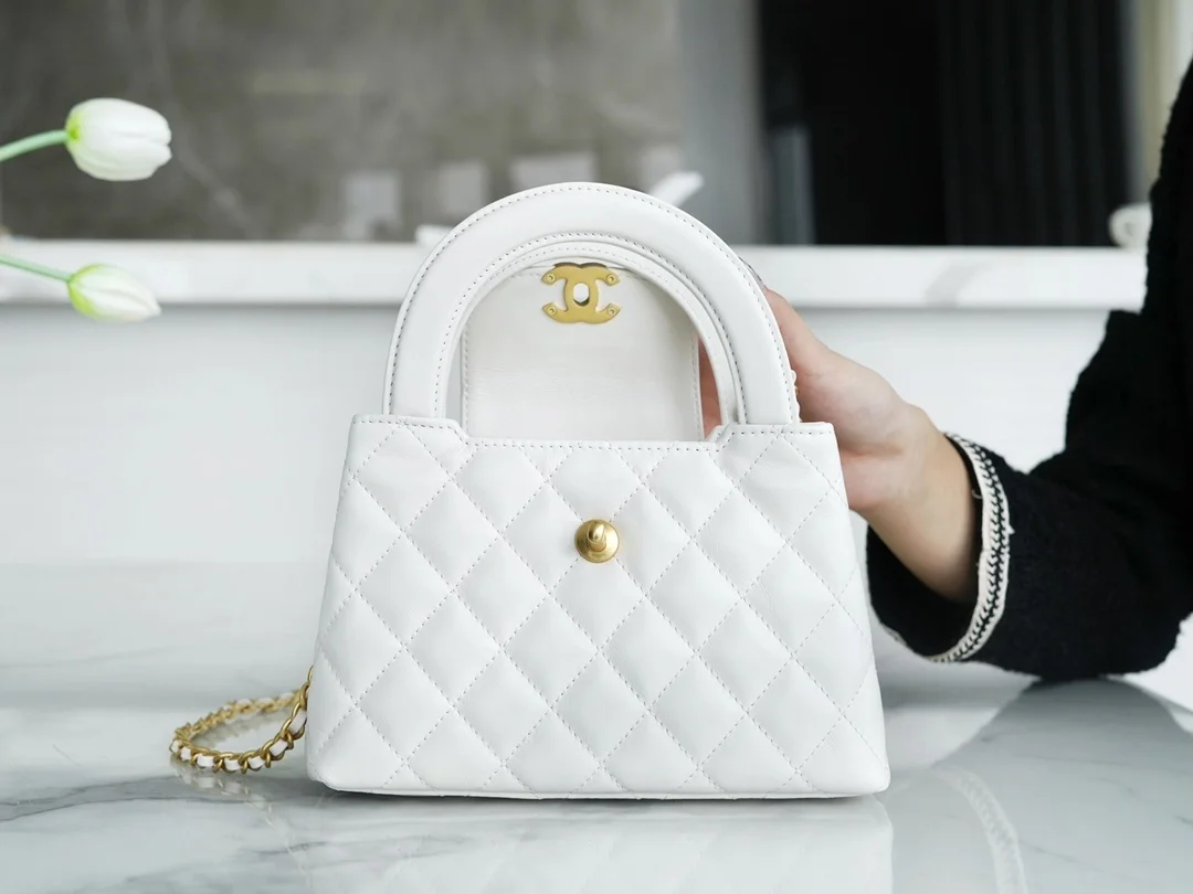 샤넬 23FW 켈리백 미니 화이트 금장 AS4416