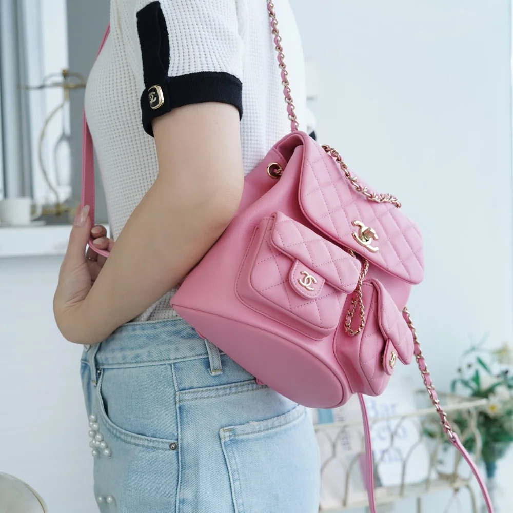 샤넬 23A 듀마 더블 포켓 백 미디엄 핑크 카프스킨