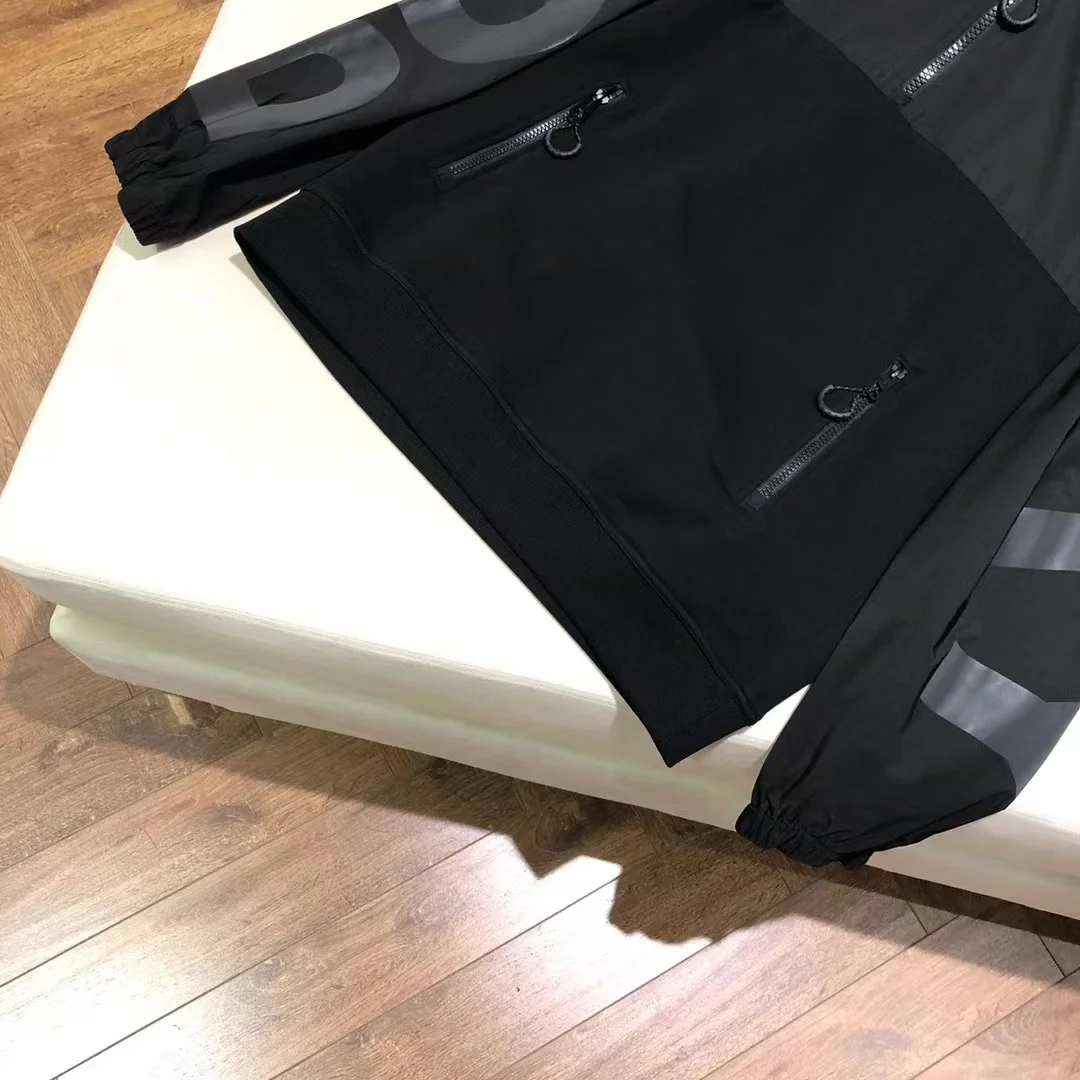 버버리 리플렉티브 로고 프린트 쿼터 집 자켓