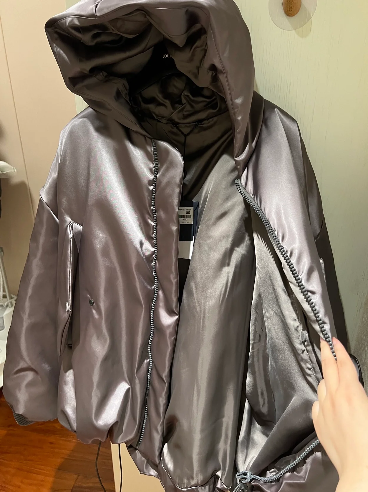 루이비통 엠브로이더드 오버사이즈드 보머 자켓 1ABZEB