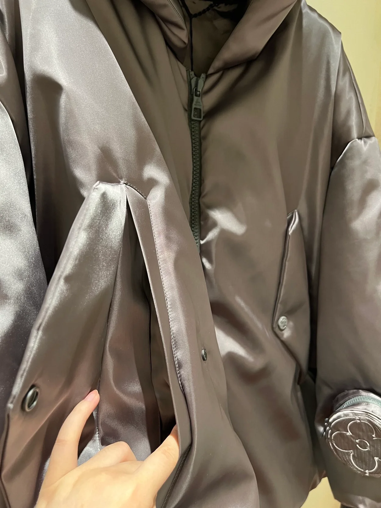 루이비통 엠브로이더드 오버사이즈드 보머 자켓 1ABZEB