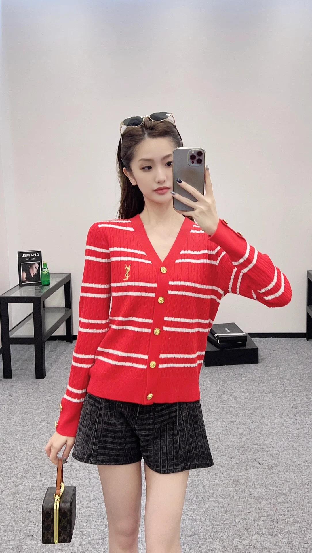 생로랑 엠브로이더드 스트라이프 가디건