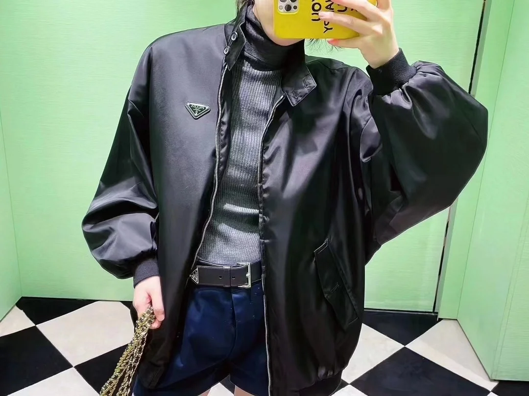 프라다 오버사이즈 하이칼라 리나일론 자켓