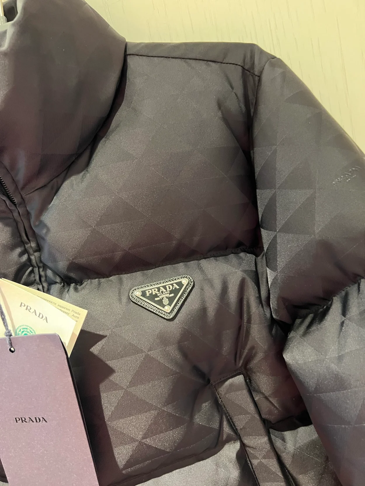 프라다 크롭 다운 자켓