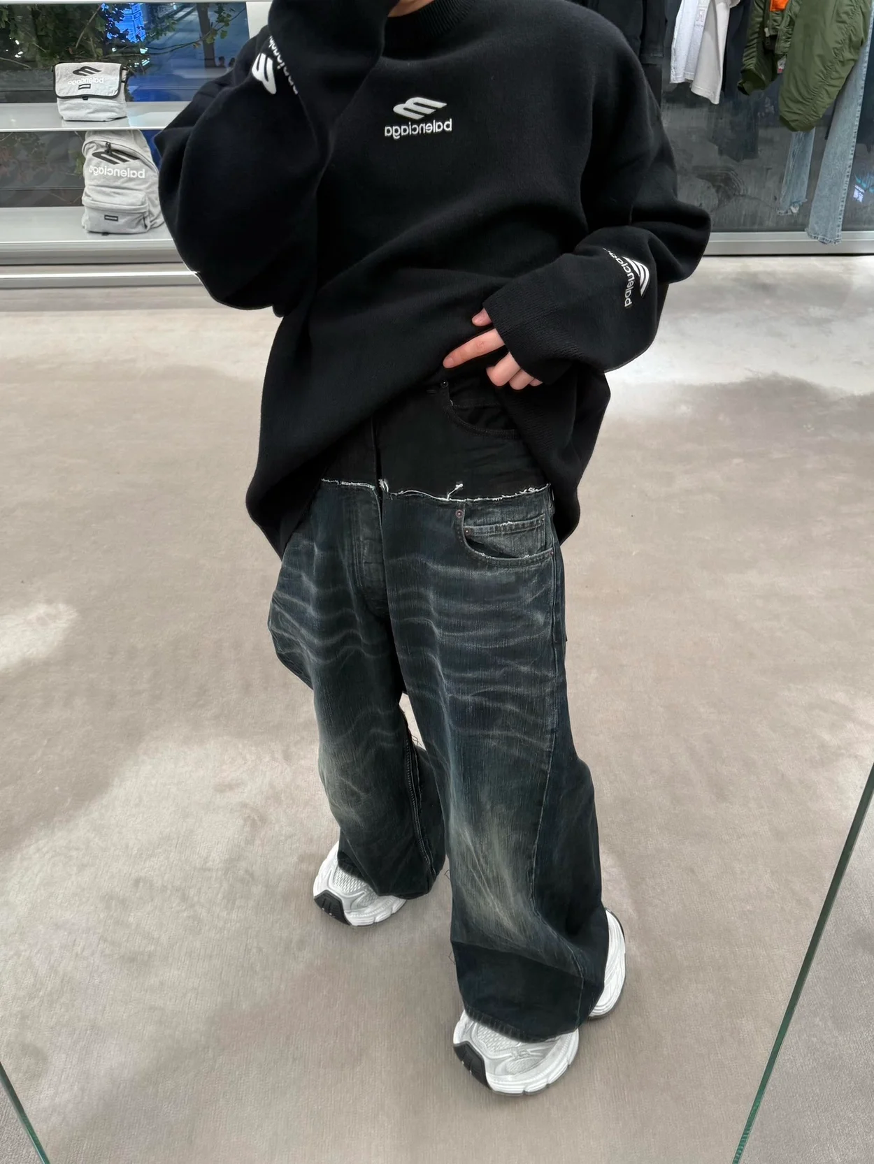 발렌시아가 스키 크루넥 블랙