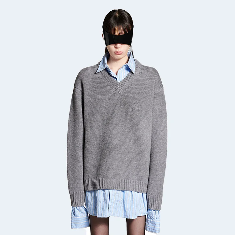 발렌시아가 레이어드 셔츠 브이넥 스웨터 그레이