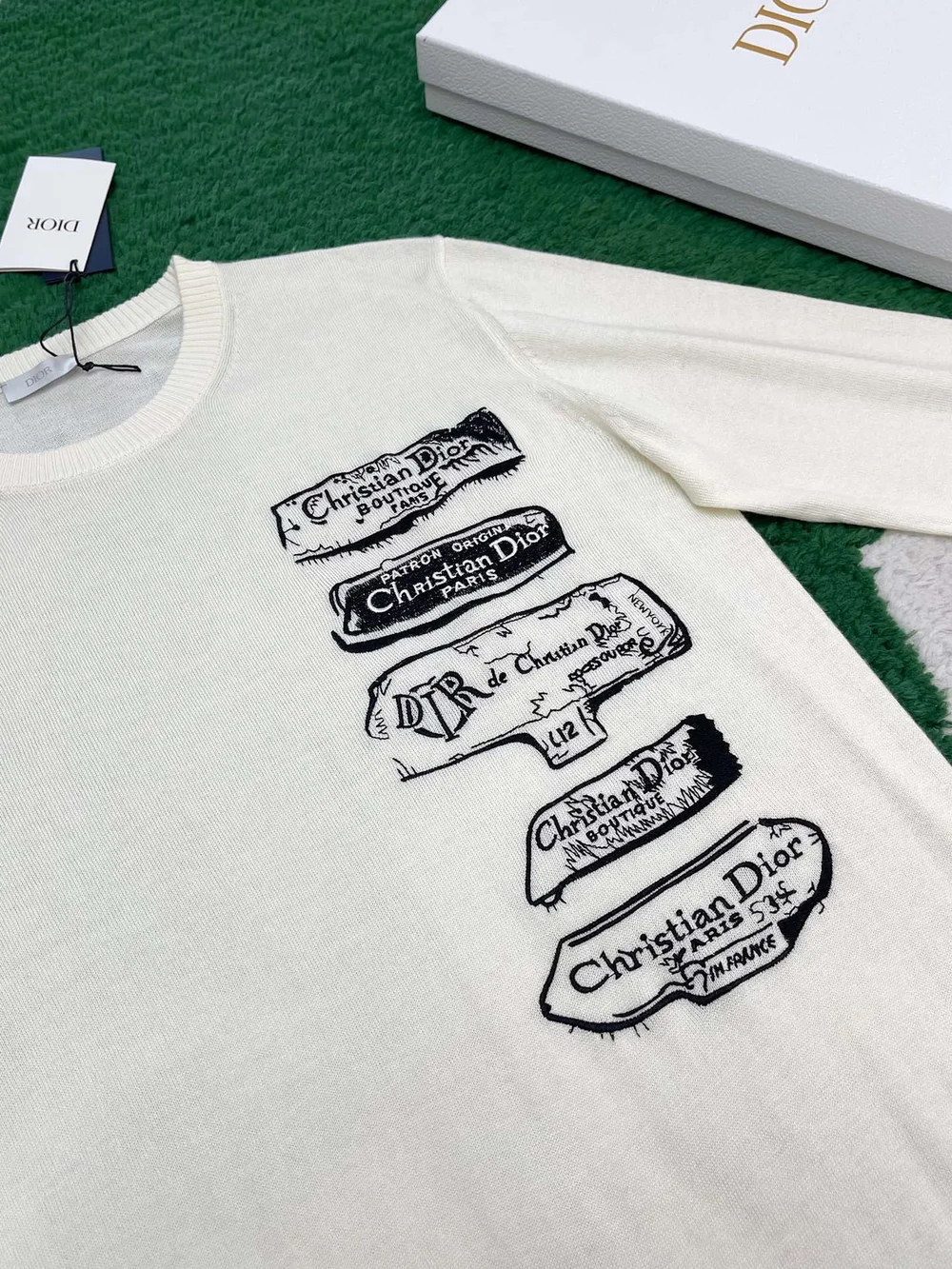 디올 아카이브 라벨 스웨터 화이트