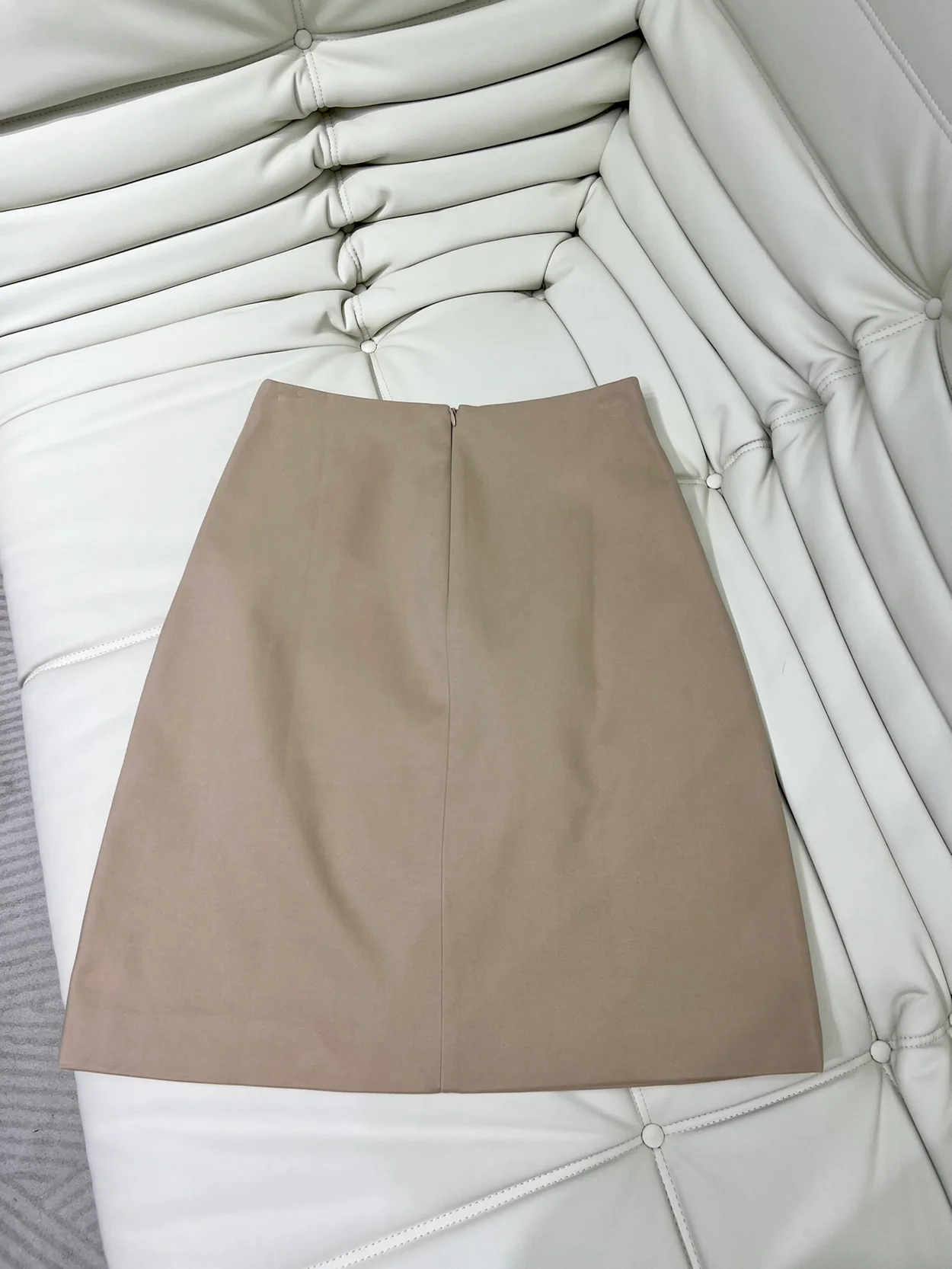 디올 스트레이트 스커트