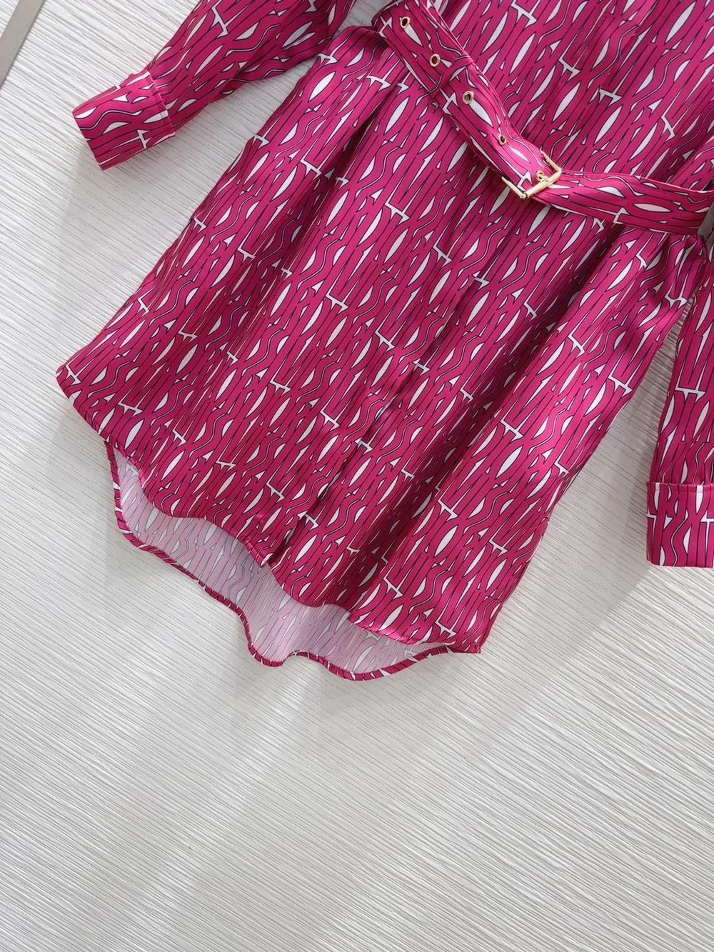 디올 푸시아 Miss Dior Allover 모티브 벨트 셔츠 드레스