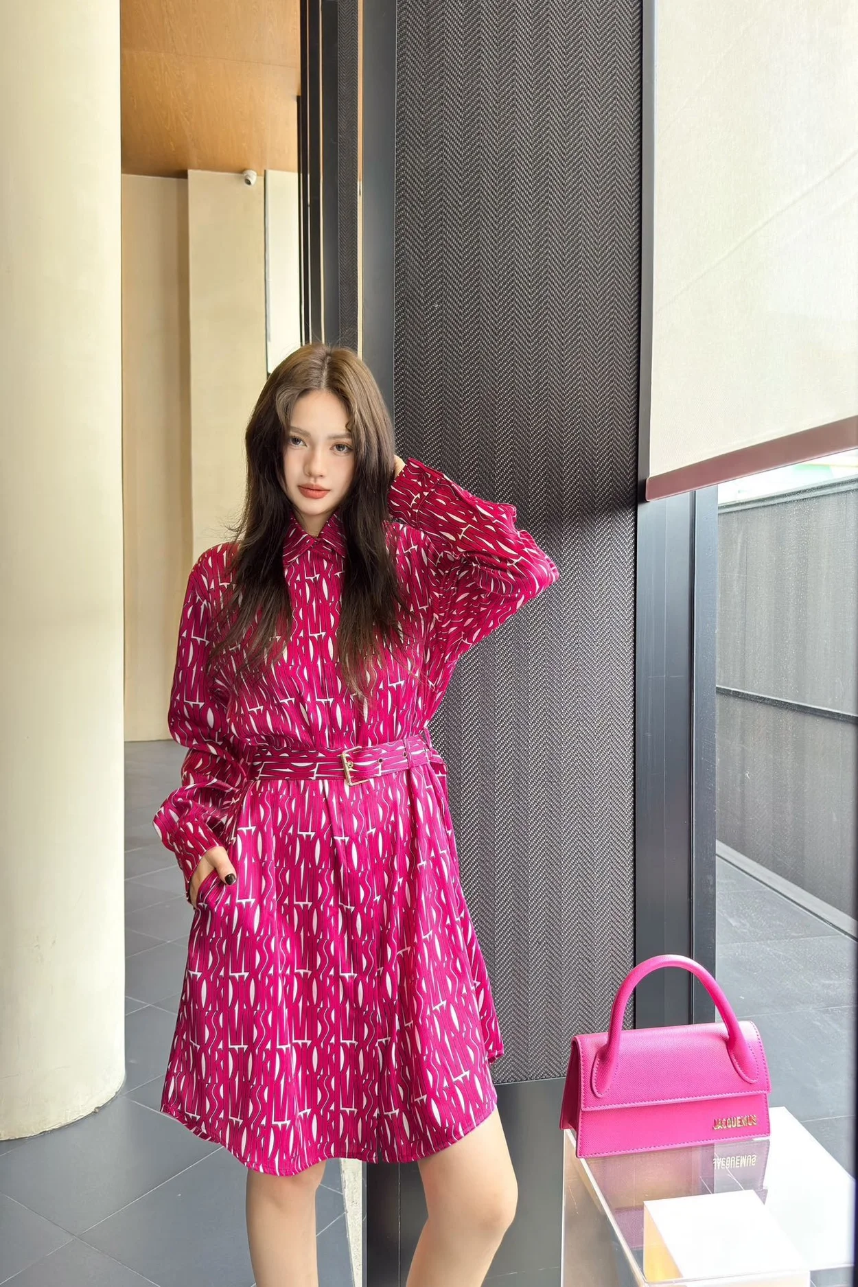 디올 푸시아 Miss Dior Allover 모티브 벨트 셔츠 드레스