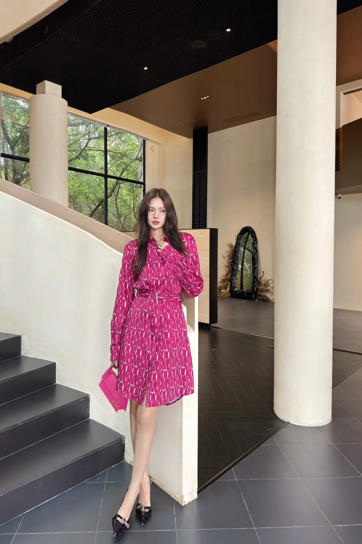 디올 푸시아 Miss Dior Allover 모티브 벨트 셔츠 드레스
