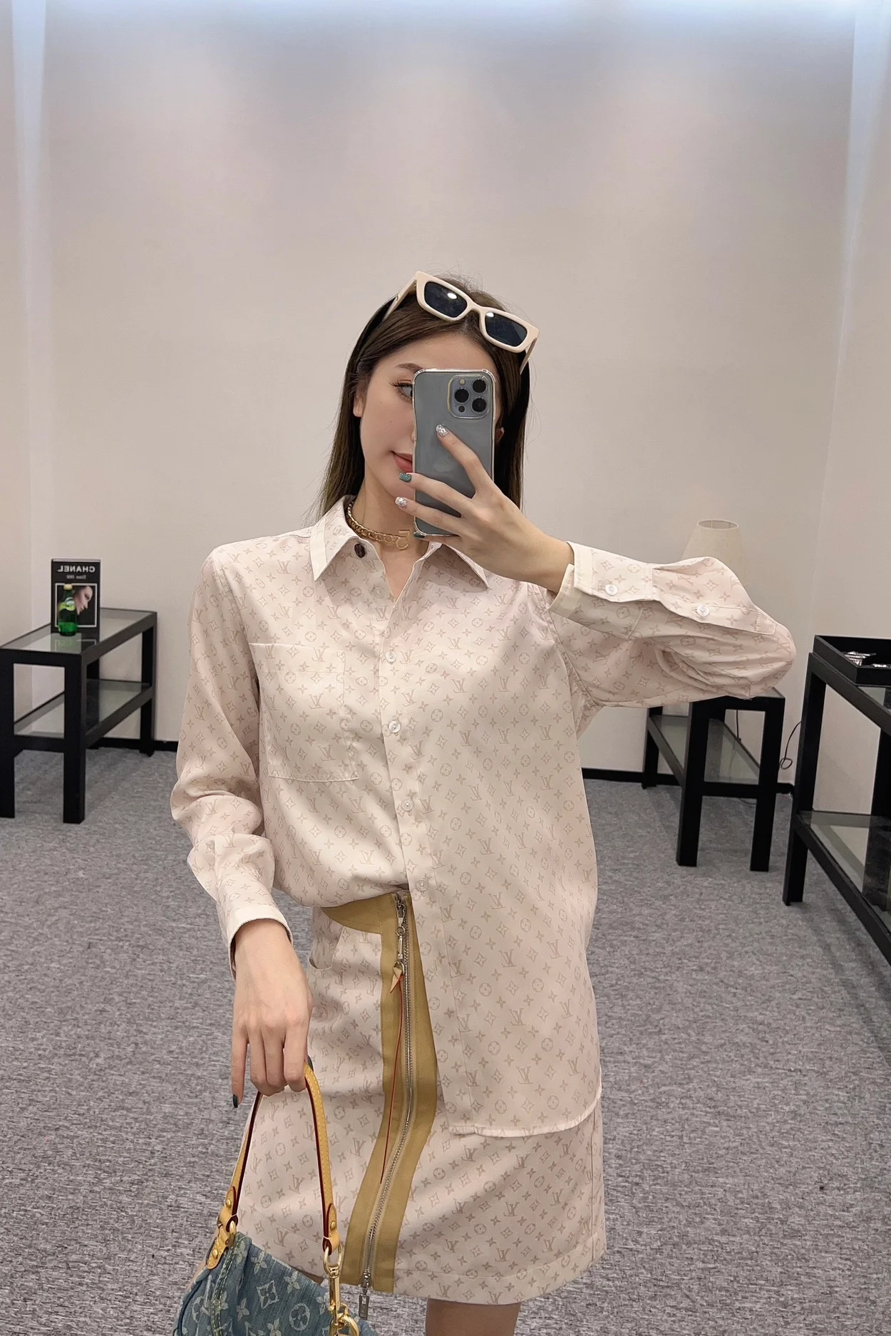 루이비통 레더 액센트 미니 모노그램 스커트