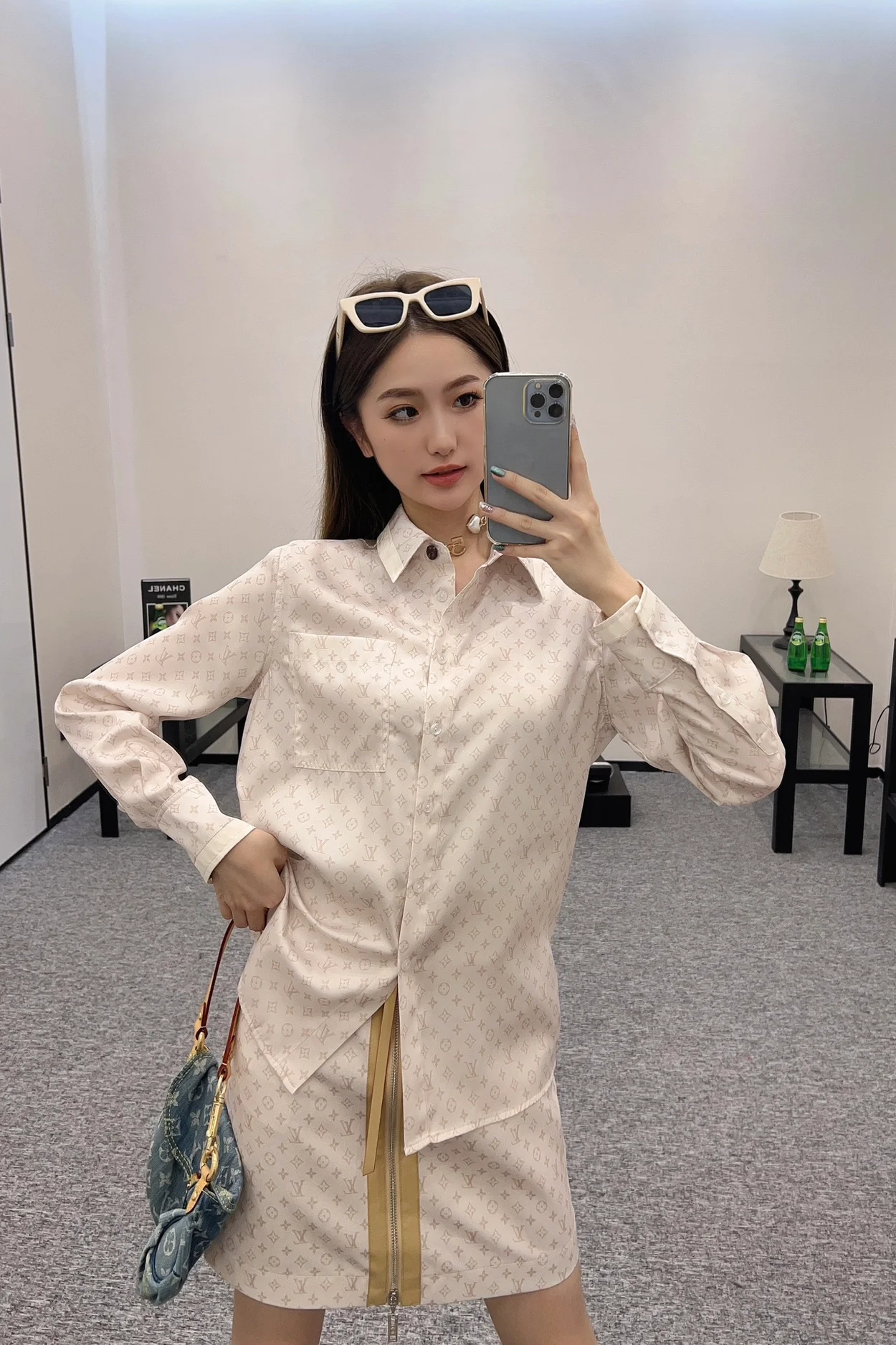 루이비통 레더 액센트 미니 모노그램 스커트