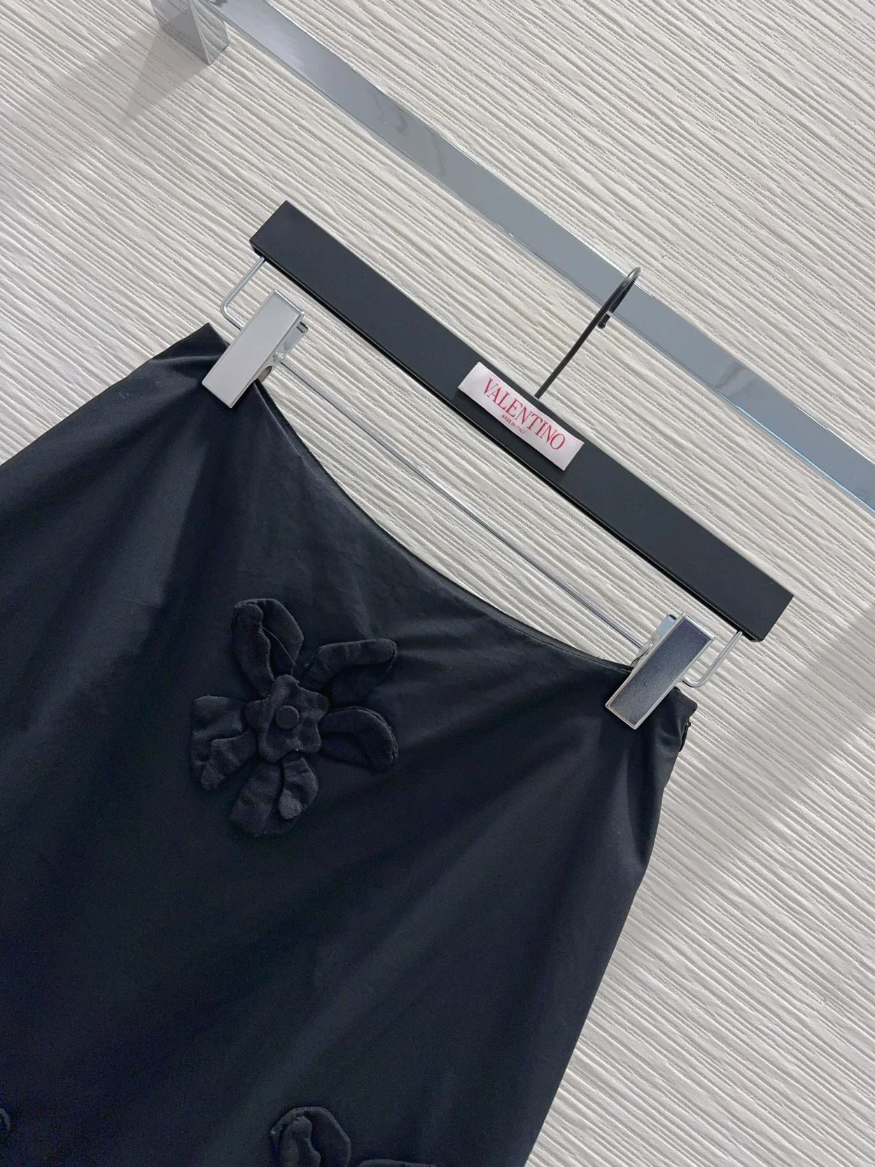 발렌티노 컴팩트 포플린 자수 미디 스커트 블랙