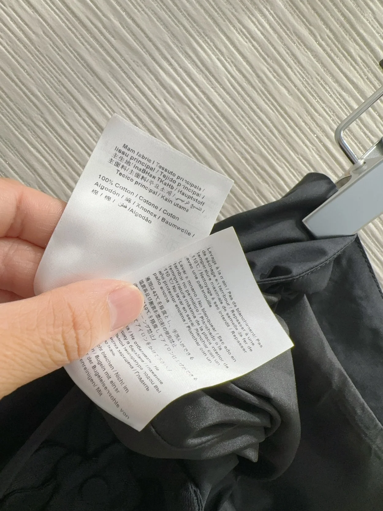 발렌티노 컴팩트 포플린 자수 미디 스커트 블랙