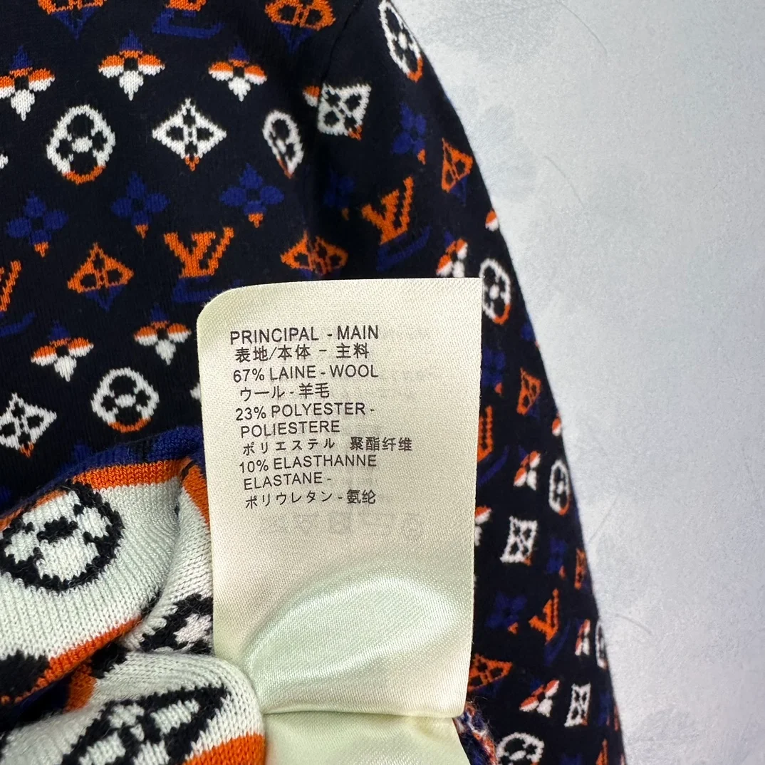 루이비통 엠보스드 모노그램 컴팩트 가디건
