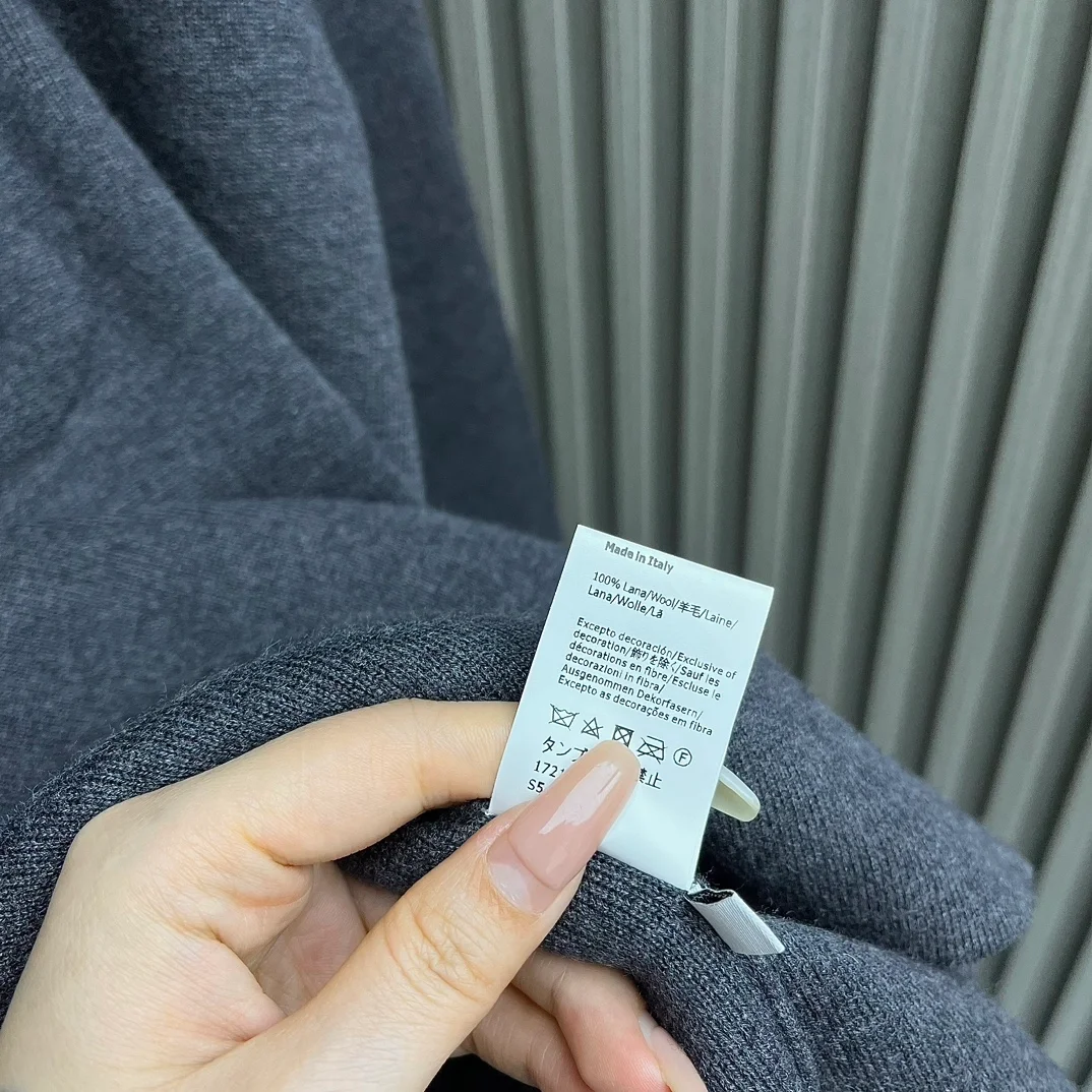 로에베 애너그램 울 스웨터 그레이
