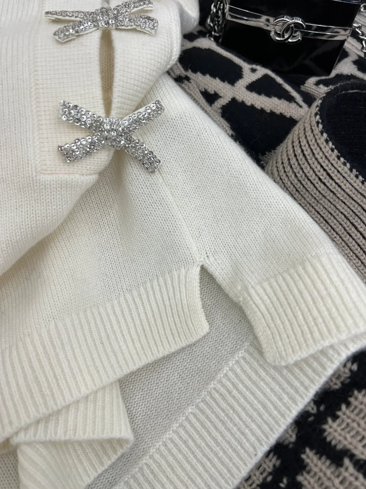 발렌티노 가라바니 자수 울 스웨터