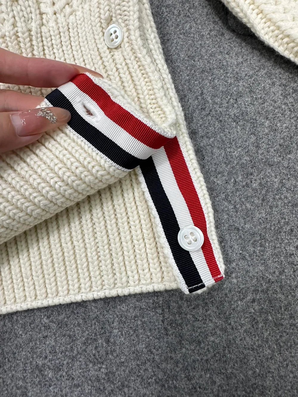 톰브라운 아란 케이블 크루넥 풀오버