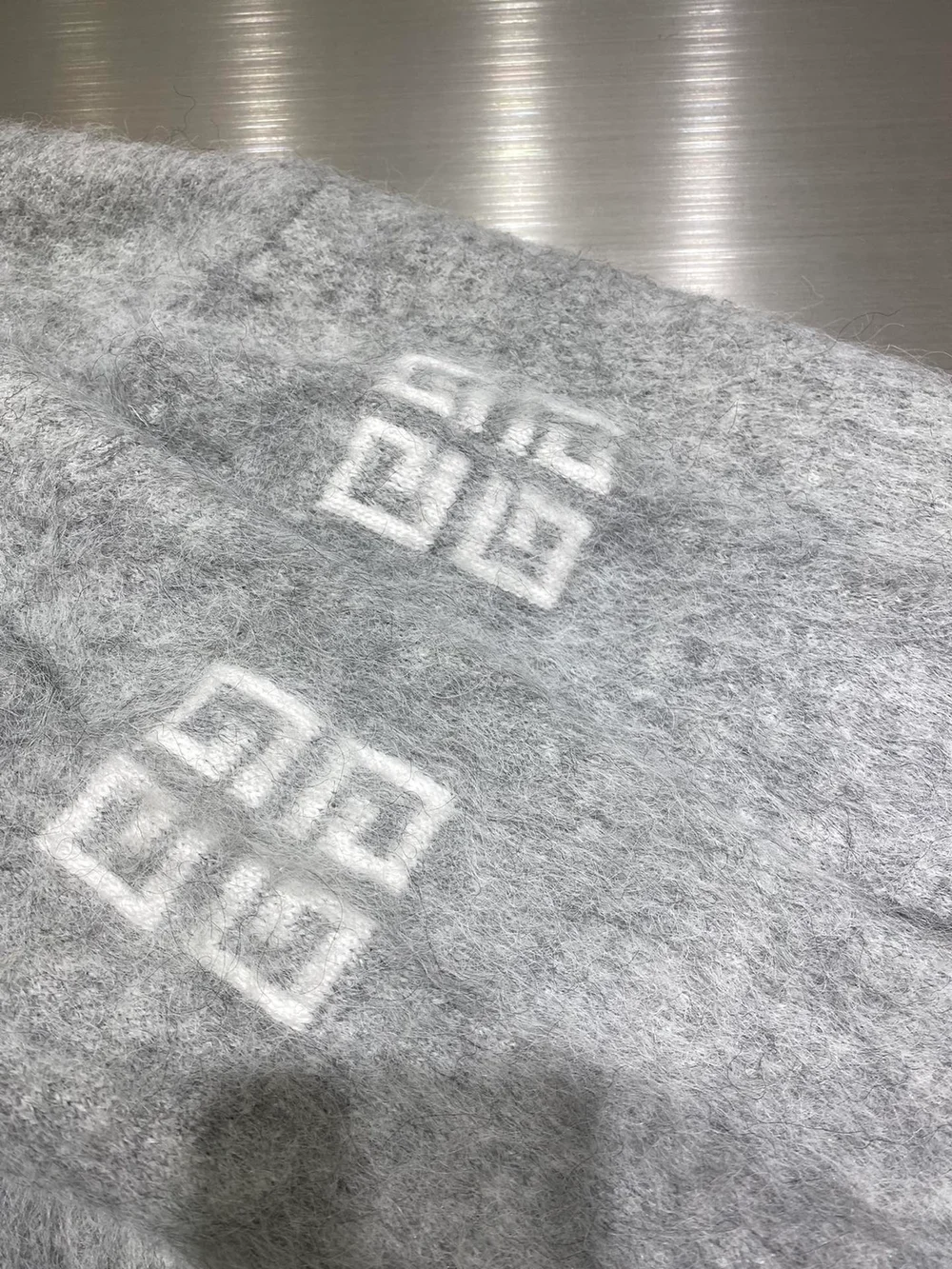 지방시 모헤어 니트 그레이