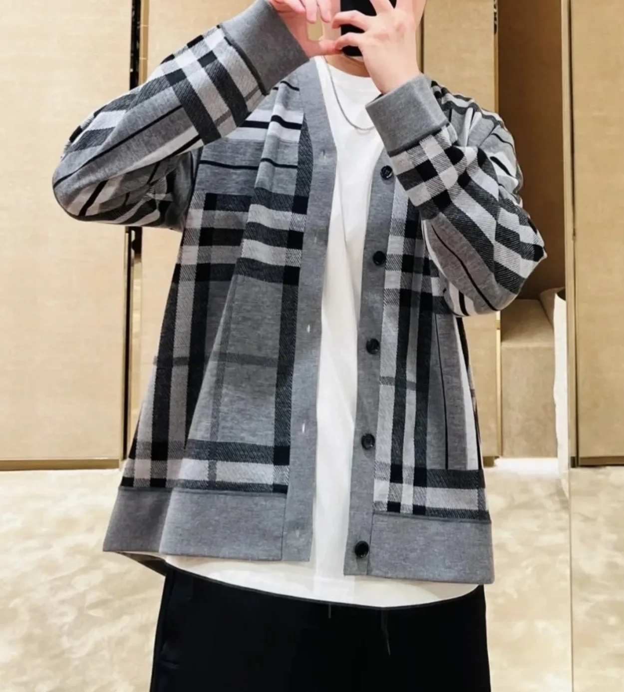 버버리 체크 패턴 브이넥 가디건