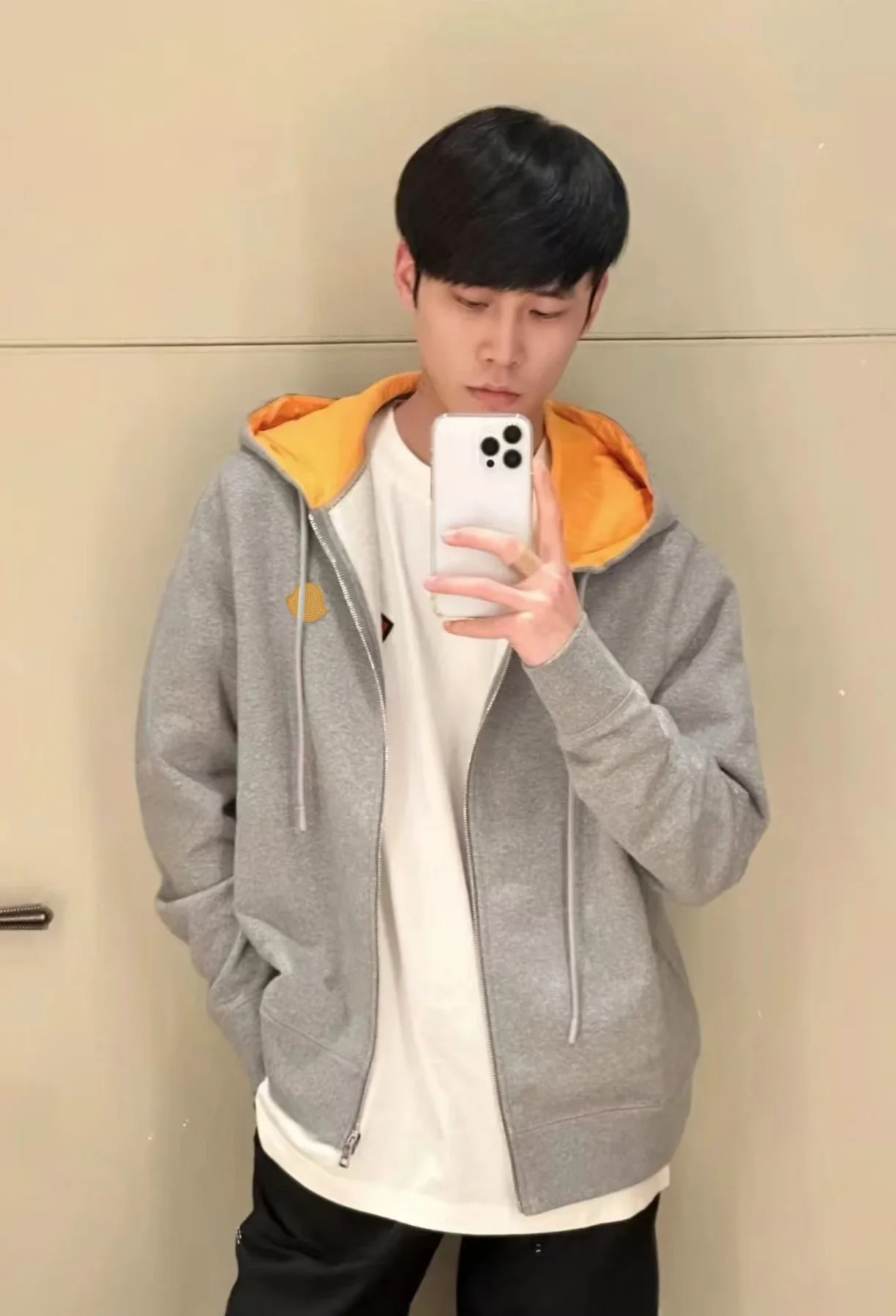 몽클레어 로고 패치 집업 후디