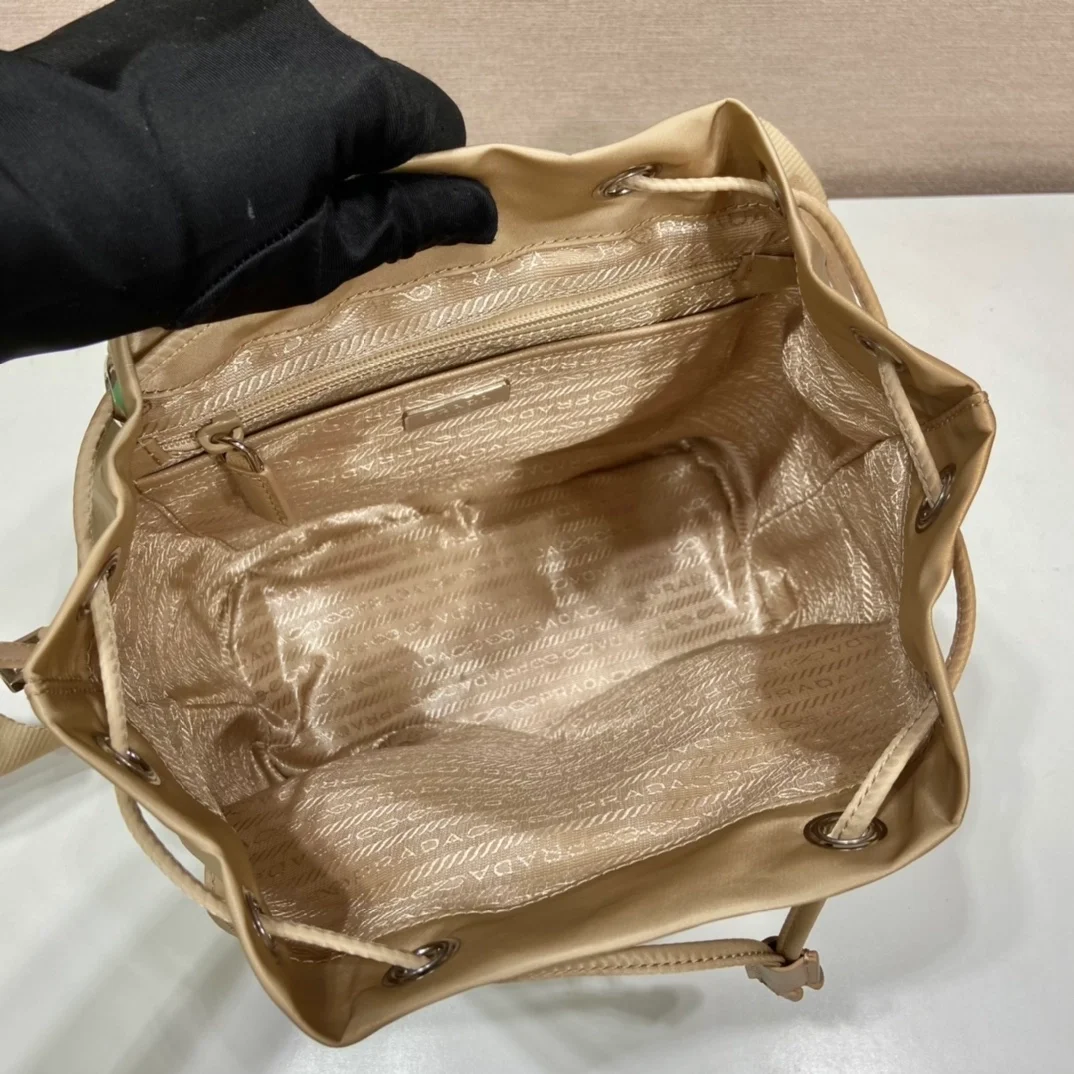프라다 리나일론 백팩 데저트 베이지