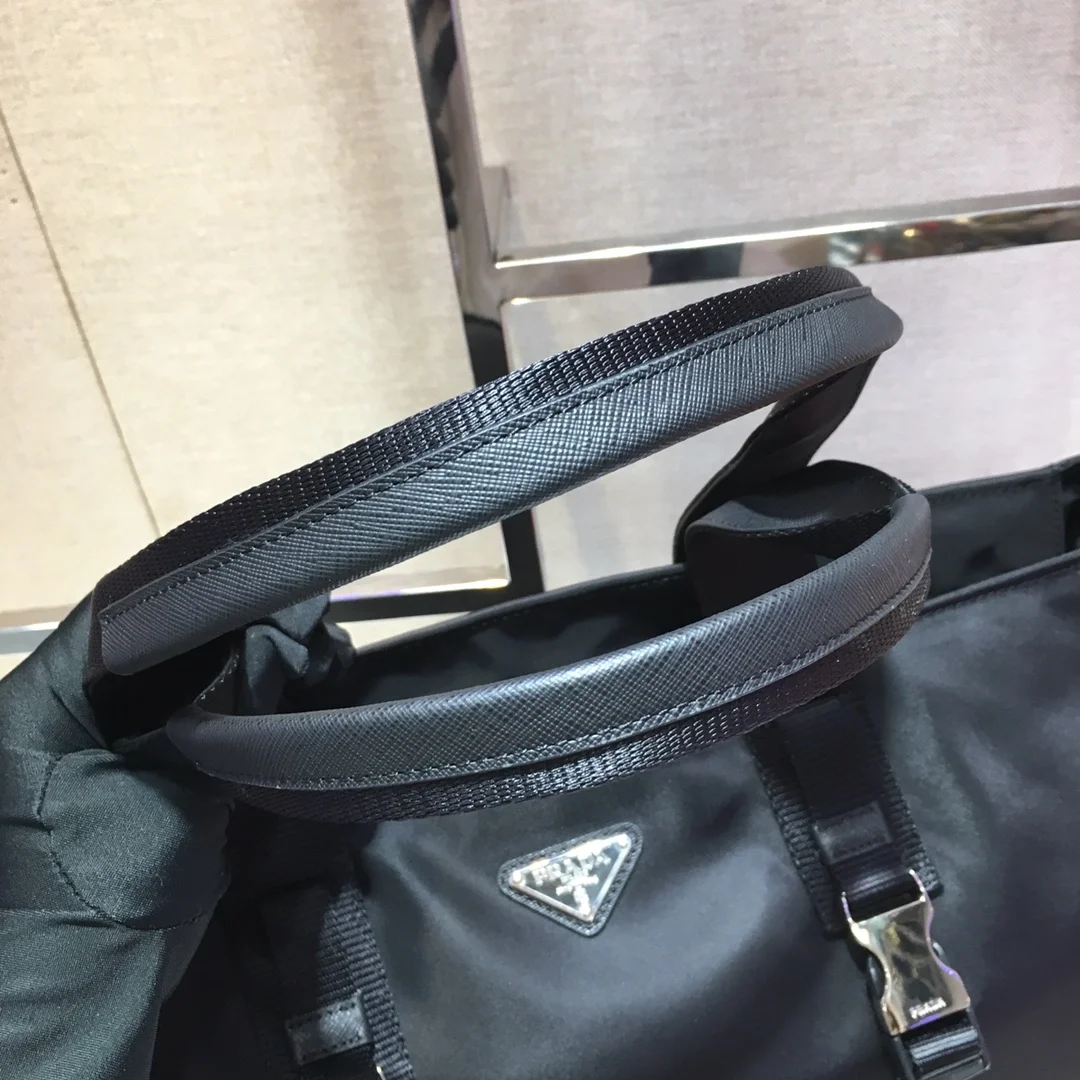 프라다 리나일론 사피아노 가죽 토트백